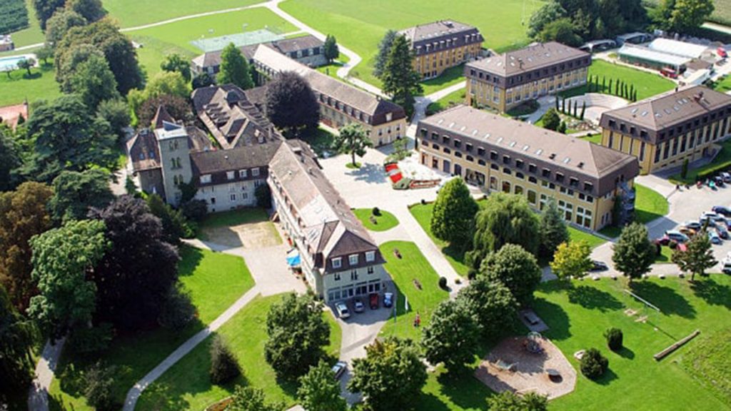 Guía de colegios en Suiza para padres extranjeros 2026